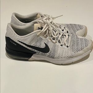 Nike Men's Black and White Athletic Shoes